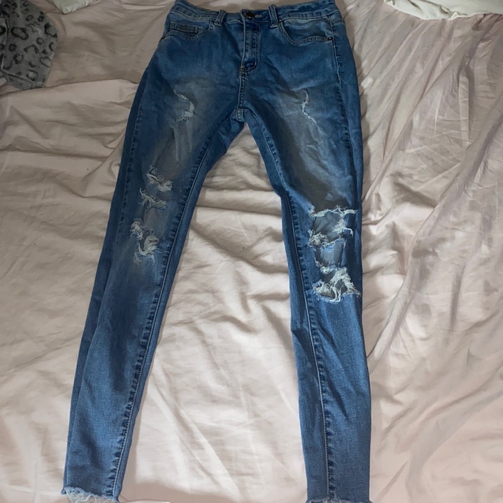 Forever 21 ripped skinny jeans